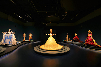 Rihanna's Golden Dragon Gown has arrived: Guo Pei's Garden of Ethereal Realms Exhibition Opens at China National Silk Museum Rihanna's Golden Dragon Gown has arrived: Guo Pei's Garden of Ethereal Realms Exhibition Opens at China National Silk Museum