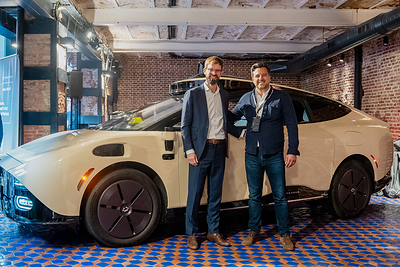 Gregor Beiner (left), CEO of Münchner Taxi Zentrum, and Hugo Fozzati, Chief Business Officer of Tensor, with the Tensor Robocar at the Madrid Autonomous Mobility Summit, where the companies announced plans to bring autonomous taxis to Germany.