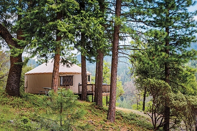 Set just outside the gates of California's beautiful Yosemite National Park, Thousand Trails Yosemite Lakes offers the best in outdoor hospitality. Immersed in a backdrop of towering trees, the award-winning campground features RV sites, tent sites, cabins, cottages, and yurts, letting guests escape to nature in comfortable retreats while enjoying modern conveniences.