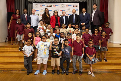 Vision To Learn Founder Austin Beutner was joined today by California Teachers Association President David Goldberg, LA Unified Superintendent Andrés Chait, LA Unified Board Member Sherlett Hendy Newbill, and United Teachers Los Angeles Elementary Vice President Maria Miranda as the national nonprofit provided students at 24th Street Elementary School in the LA Unified School District with their first pair of glasses.